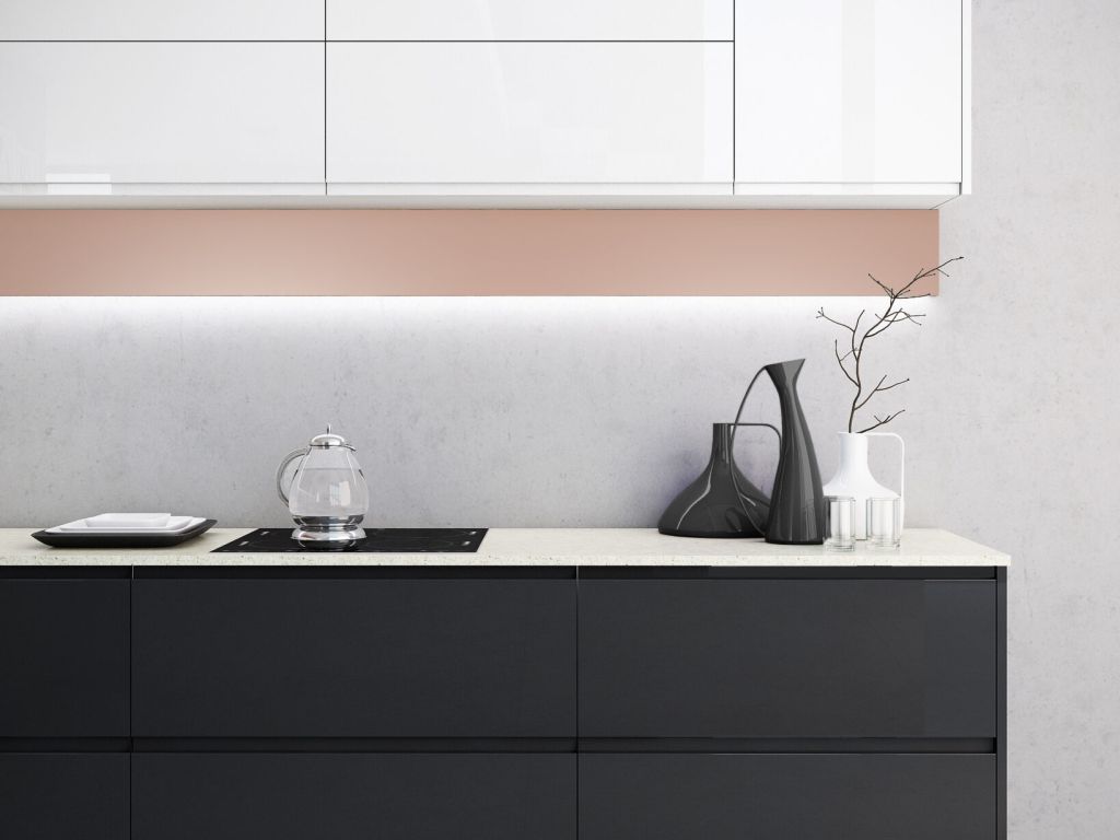 Venecia-negro-mate-y-blanco-brillo-detalle-laminado-nude-scaled